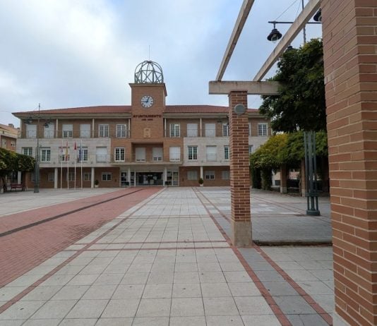 Ayuntamiento de Cabanillas del Campo, en la Plaza del Pueblo. (Foto: La Crónic@)