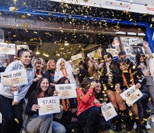 Celebrando El Gordo de Navidad.