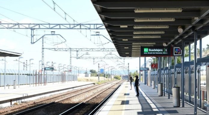 Atento a los cambios en Cercanías, desde este mismo sábado Esperando un tren de Cercanías con destino a Guadalajara en la estación de Soto del Henares.