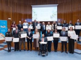 Guarinos y los representantes de las otras 17 localidades en el acto del 9 de diciembre de 2025.