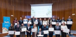 Guarinos y los representantes de las otras 17 localidades en el acto del 9 de diciembre de 2025.