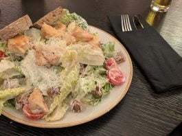 Servicio de mesa en un restaurante de comida rápida. (Foto: La Crónic@)