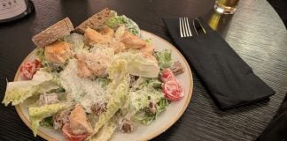 Servicio de mesa en un restaurante de comida rápida. (Foto: La Crónic@)