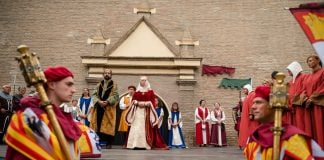 La Historia resucita 600 veces al año en España para atraer el turismo. ¿Cómo lo hacen? Recreación de la entrada de los Reyes Católicos en Borja.