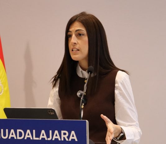 Atribuyen las declaraciones de Sara Simón a «una huida desesperada intentando mantener la silla» después de «tragar y callar» María Patricio