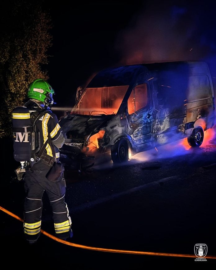 furgoneta ardiendo