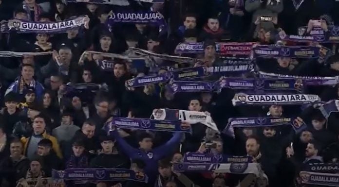 Gradadas abarrotadas en el Pedro Escartín frente al Barcelona.