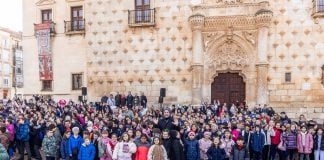 Recuerdo gráfico de una mañana especial en el Infantado, con casi 1.000 chavales en las fotos de LA CRÓNICA Casi un millar de chavales han sido los protagonistas de la mañana del viernes ante el Infantado.