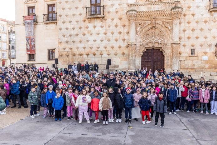 Casi un millar de chavales han sido los protagonistas de la mañana del viernes ante el Infantado.