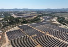 Vista aérea de los 92.000 paneles solares de Naturgy en la zona de Zorita.