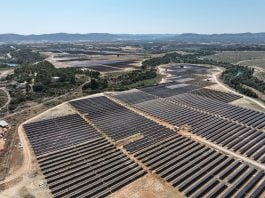 Vista aérea de los 92.000 paneles solares de Naturgy en la zona de Zorita.