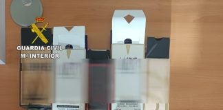 Perfumes intervenidos a la trabajadora detenida en Quer. (Foto: Guardia Civil)