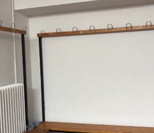 Vestuario del "Pedro Escartín" para el equipo visitante.