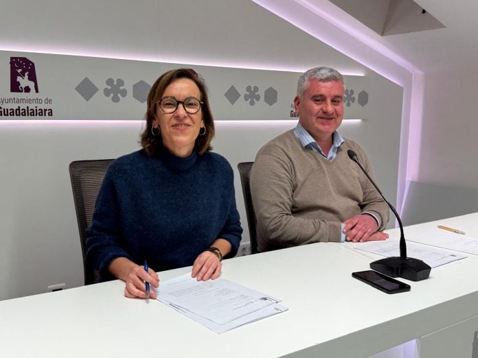 Alfonso Esteban y Blanca Causapié, en el inicio de la comparecencia del 22 de enero de 2026.