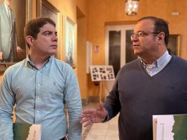 Arcángel y Morejón, en los pasillos de la Diputación de Guadalajara
