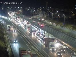 Vista parcial del atasco que describe esta noticia, en la A-2 el 7 de enero de 2026. (Foto: DGT)