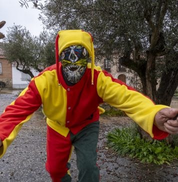 La Botarga de La Mierla recupera una tradición perdida hace 90 años La Botarga de La Mierla vuelve a recorrer las calles en el Día del Santo Niño, manteniendo viva una de las tradiciones más singulares del patrimonio cultural de la provincia. Ritual, música y comunidad se unen en una celebración que conecta pasado y presente.