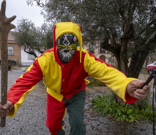 La Botarga de La Mierla vuelve a recorrer las calles en el Día del Santo Niño, manteniendo viva una de las tradiciones más singulares del patrimonio cultural de la provincia. Ritual, música y comunidad se unen en una celebración que conecta pasado y presente.