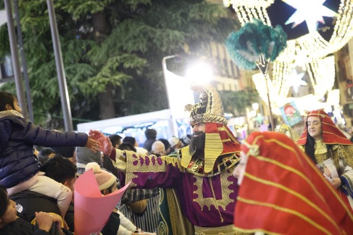 La magia del rey de Oriente no fue suficiente para arreglar la carroza y evitarle la caminata este 5 de enero de 2026 en Guadalajara.