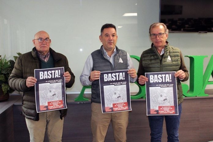 El presidente de APAG Asaja Guadalajara, Juan José Laso, y el presidente de Asaja Madrid, Francisco José García, han comparecido en rueda de prensa.
