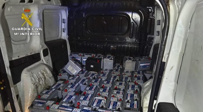 Robo fallido, fuga sin luces a toda velocidad por la A-2… y detención final