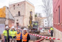 Guarinos, en su visita de obra a la calle Salazaras, junto a la plaza de Santa María y la concatedral