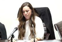 Sexo y venganzas en el Ayuntamiento de Quer salpican la moción de censura Gema Cañones en el momento de sentarse por primera vez en su sillón de Alcaldesa-Presidenta del Ayuntamiento de Quer.