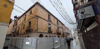 El caserón se extiende por la Calle Mayor y Montemar desde hace siglos. (Foto: La Crónic@)