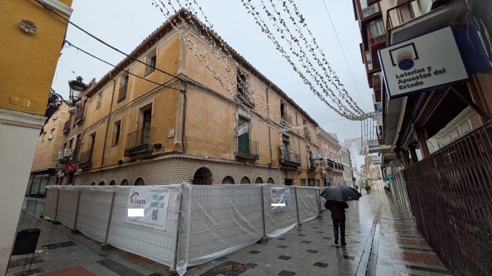 El caserón se extiende por la Calle Mayor y Montemar desde hace siglos. (Foto: La Crónic@)