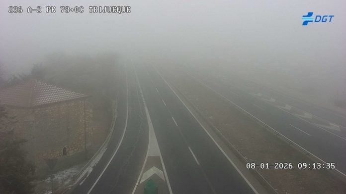 Niebla en la A-2 a la altura de Trijueque en la mañana del 8 de enero de 2026. (Foto: DGT)