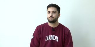 El secretario de Organización de Podemos en Castilla-La Mancha, Marcos Isabel, luciendo una camiseta un tanto singular... sobre todo visto desde Castilla.