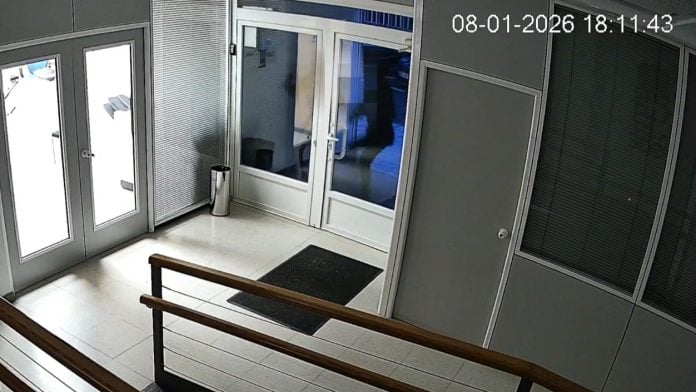 En el vídeo se ve la hora de los hechos y la silueta de uno de los denunciados. (Foto: PSOE)