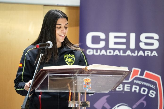 Primera mujer bombero de Guadalajara.