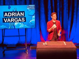 Adrián Vargas, "El Mago Adri", sobre el escenario.
