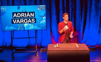 Adrián Vargas, "El Mago Adri", sobre el escenario.
