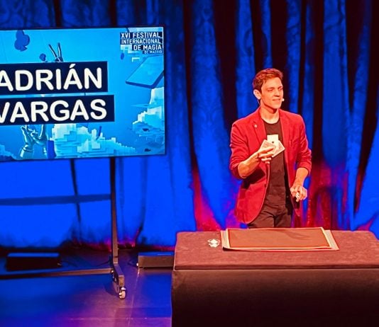 Adrián Vargas, "El Mago Adri", sobre el escenario.