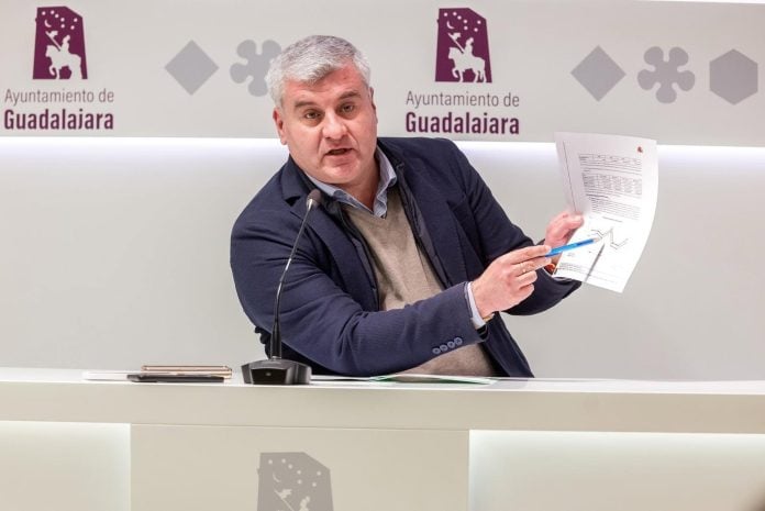 Alfonso Esteban, durante su comparecencia.