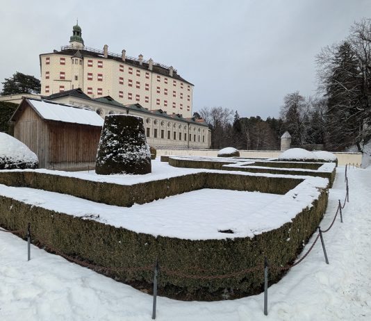 El castillo de Ambras bajo la nieve, en enero de 2026. (Foto: La Crónic@)