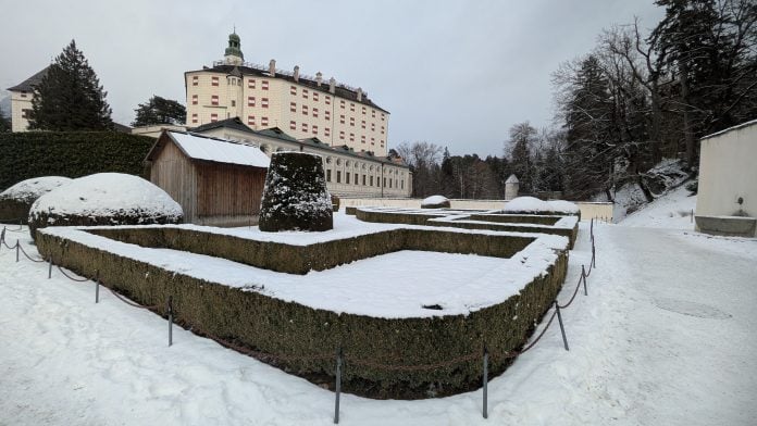 El castillo de Ambras bajo la nieve, en enero de 2026. (Foto: La Crónic@)