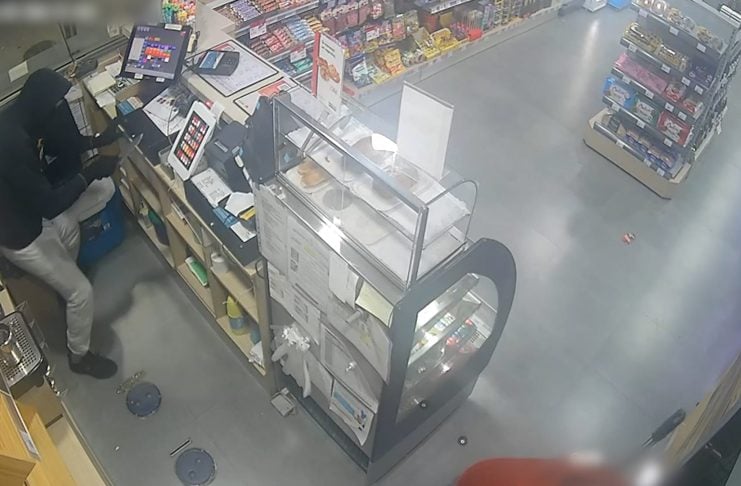 Atento al vídeo de este atraco cometido en Azuqueca: te impresionará Atraco en una estación de servicio de Azuqueca el 4 de enero de 2026.