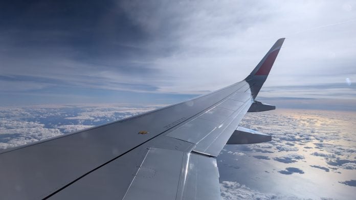Un avión de Iberia en pleno vuelo en 2026. (Foto: La Crónic@)