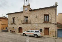 Gualda sin rojigualda: un paso más en la polémica El Ayuntamiento de Gualda con su balcón despejado de banderas.