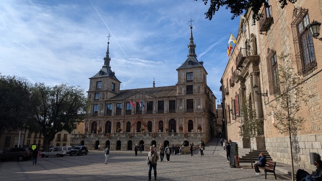 Sede del Ayuntamiento de Toledo en octubre de 2025. (Foto: La Crónic@)