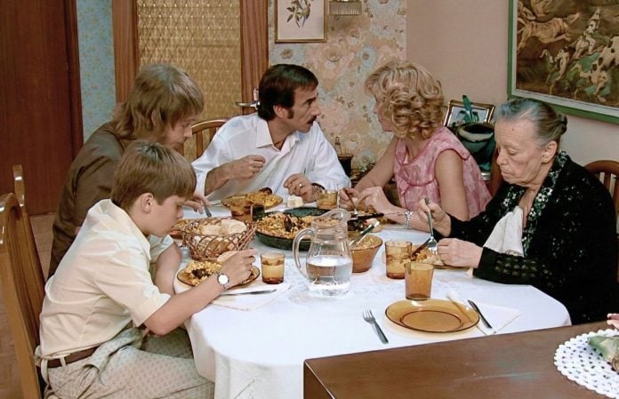 Los Alcántara, a la mesa.