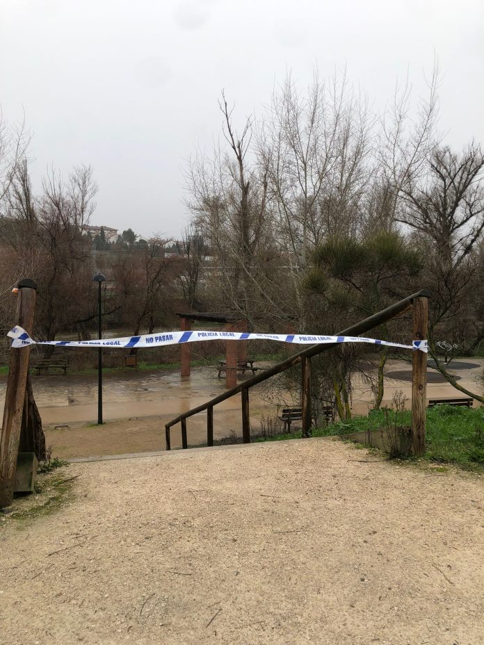 El Henares ha vuelto a inundar buena parte del paseo fluvial de Guadalajara. La imagen es del 2 de febrero de 2026.