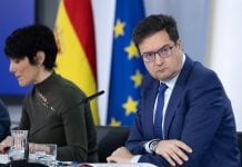 Más control sobre los medios digitales en España Óscar López durante su comparecencia tras el Consejo de Ministros. (Foto: EP)