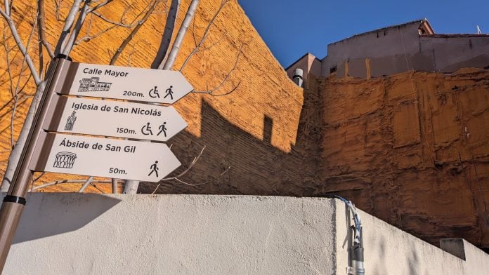 Uno de los nuevos postes turísticos de Guadalajara. (Foto: La Crónic@)