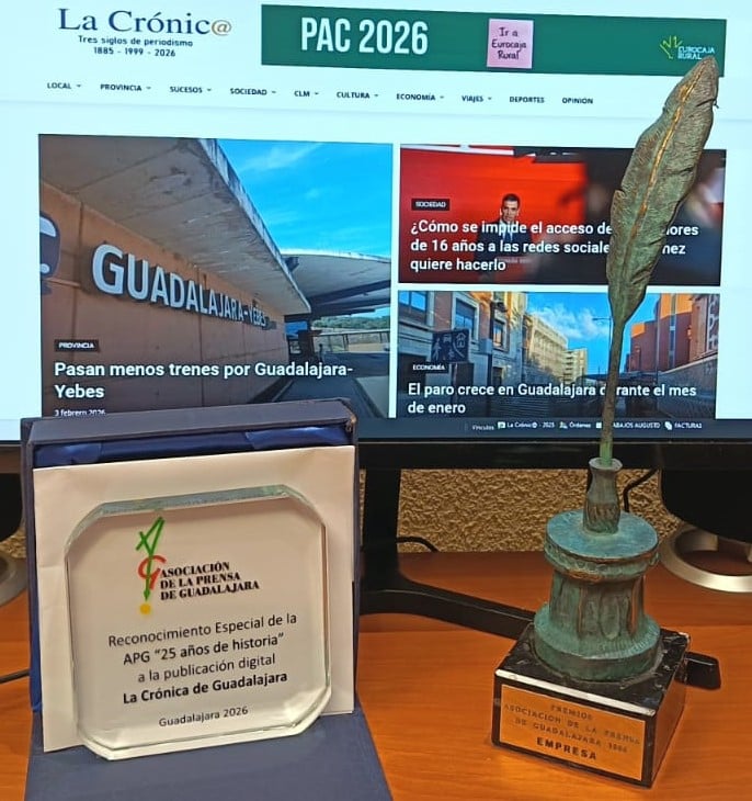 Las dos distinciones recibidas por LA CRÓNICA de manos de la Asociación de la Prensa a las que hace alusión este artículo.