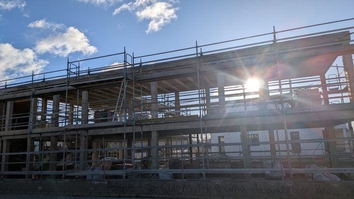 Vivienda en construcción en Cabanillas del Campo en febrero de 2026. (Foto: La Crónic@)