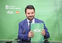Iván Sánchez, de Vox, ante los periodistas en una imagen de archivo.